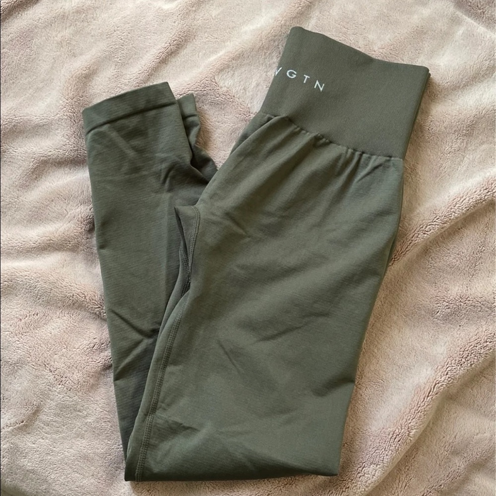 Nvgtn solid seamless